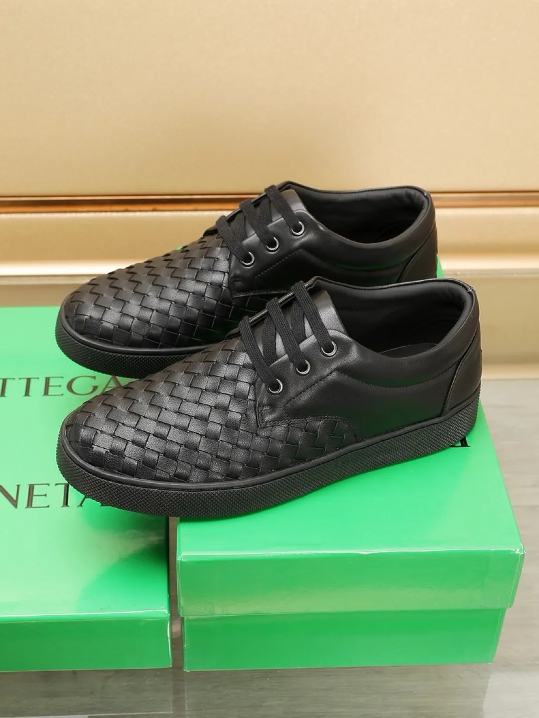Men's Men's Shoes💰P 500💰【BV】Classic Casual Shoes🔍Winning the world's recognized top brand with details and creativity, the details highlight traditional hand stitching. The upper is made of original first-layer cowhide woven surface, and the cowhide lining is environmentally friendly. ♻️Does not fade. 💪Sole: Rubber original outsole specially provided by the original factory. ⚠Can be entered and exited at will. Welcome to compare. ⚠Number of sizes: 38-45 (customized in 45)